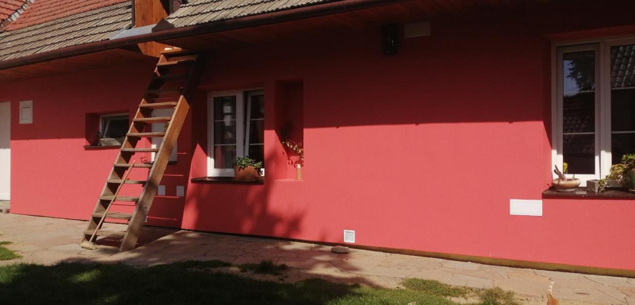 Keramicky A Vytvarny Atelier Konesin Exterior photo